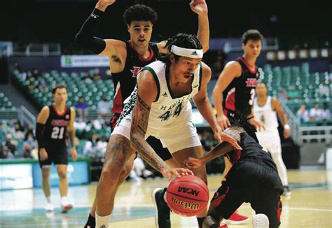 McCoy helps Hawaii open season with 82-66 victory over Hawaii Hilo